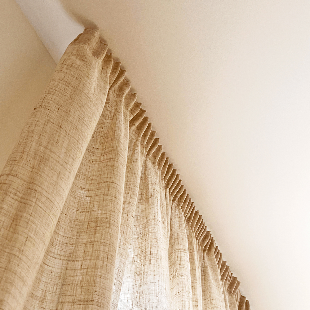 Cortinados Linodes com bandô decorativo Lima & Lino